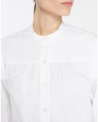 Shirt met katoenen biezen en witte armsgaten in reliëf