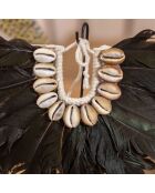 Collier en plumes et coquillages sur socle en métal maï blanc/noir - H.32 cm