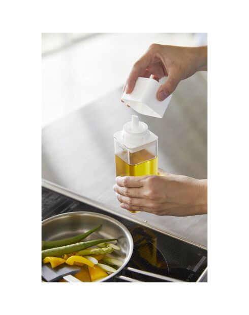 Bottiglia di condimento bianca Tower