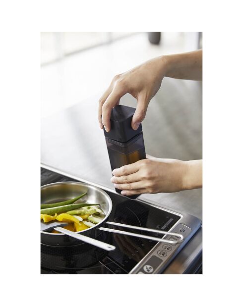 Bouteille d'assaisonnement Tower noire