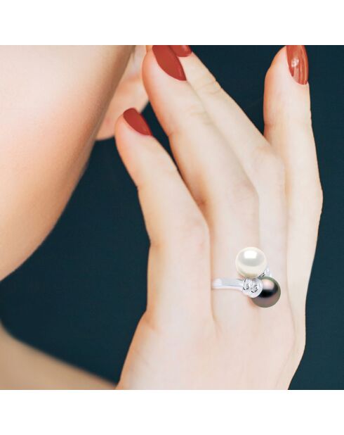 Witgouden ring van Toi & Moi en wit/zwarte ronde zoetwater- en Tahitiaanse gekweekte parels