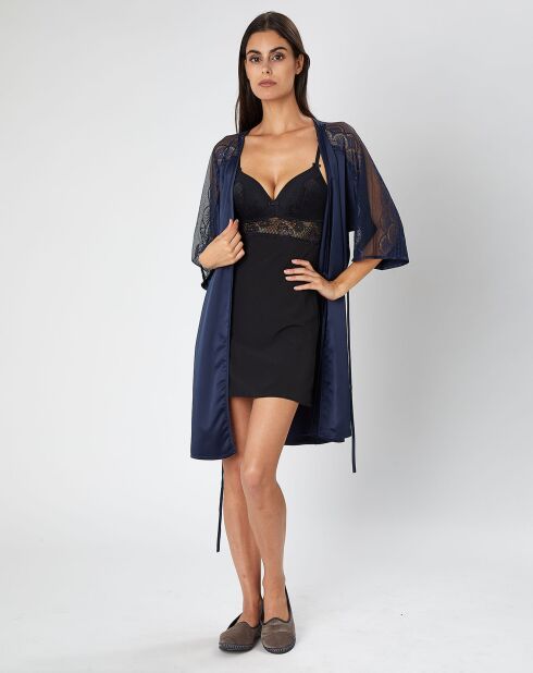 Wählen Sie einen marinebrainen Satinkimono