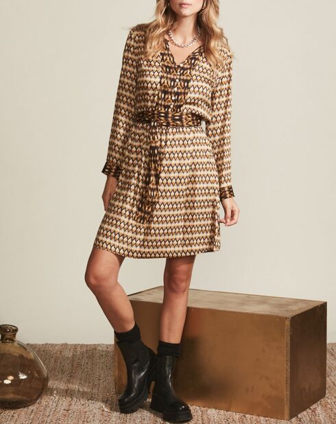 Nova okerkleurige korte jurk