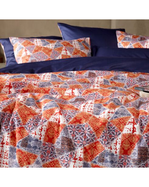 Dekbedovertrekset van 100% katoensatijn met blauw lint