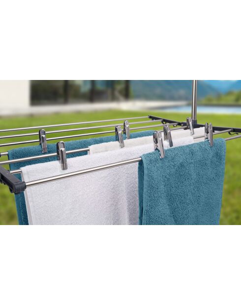 20 perchas y 30 clips grises