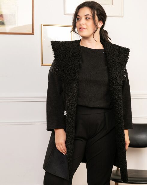 Mantel Betty aus zwei Materialien mit schwarzem Fell