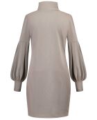 Robe Jakarta grise