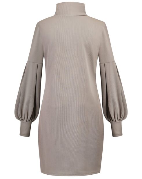 Robe Jakarta grise