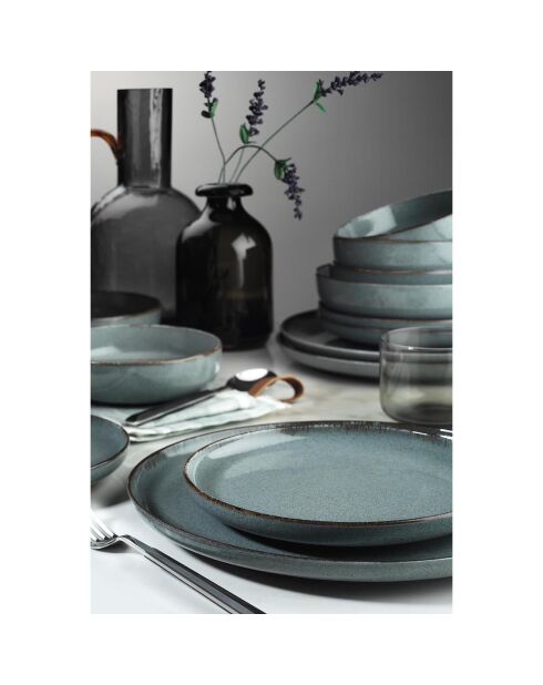 Serviesset van turkoois porselein - 16 stuks