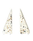 Compartimento de almacenamiento y sujetalibros de terrazo