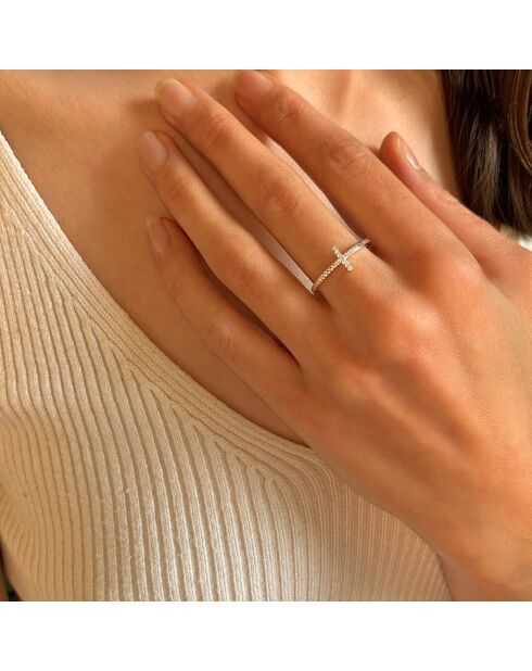 Ring aus rhodiniertem Silber und weißem Zirkonia