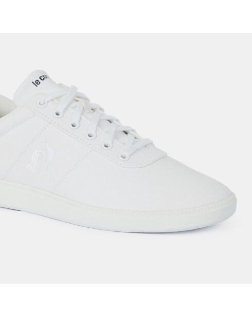 Baskets Court One blanches