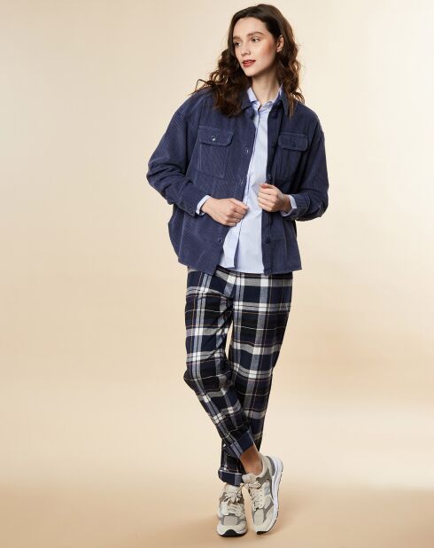 Karottenhose Roger aus Baumwollmix mit marineblauem Karomuster