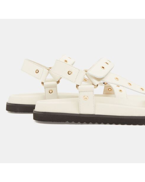 Ledersandale mit ecrufarbenen Zierösen mit Klettverschluss