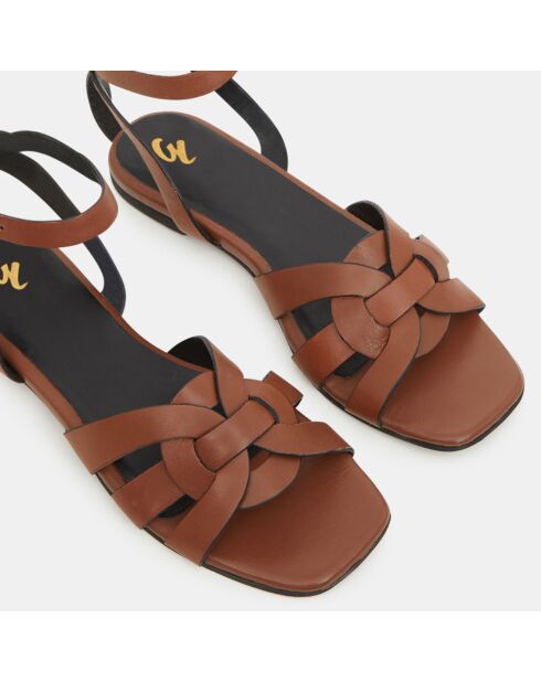 Camelkleurige leren sandalen met enkelbandje