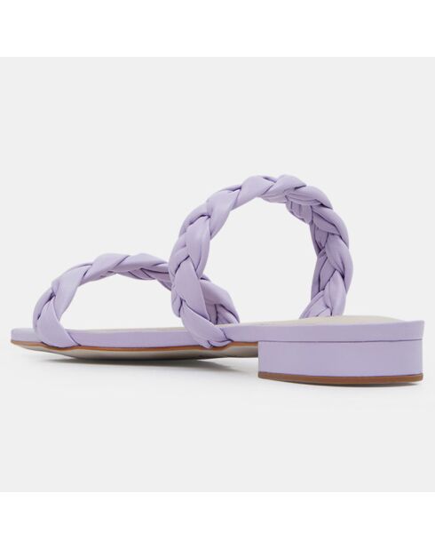 Flache Pantoletten aus Leder mit geflochtenen Riemen in Helllila