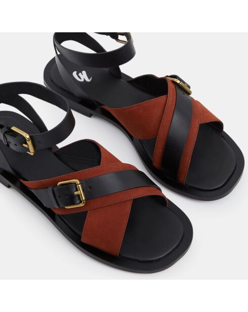 Sandalias de piel con hebilla negra/oxidada y correa cruzada