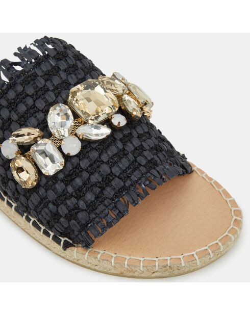 Platte muiltjes van gevlochten vezels met zwarte sieraden