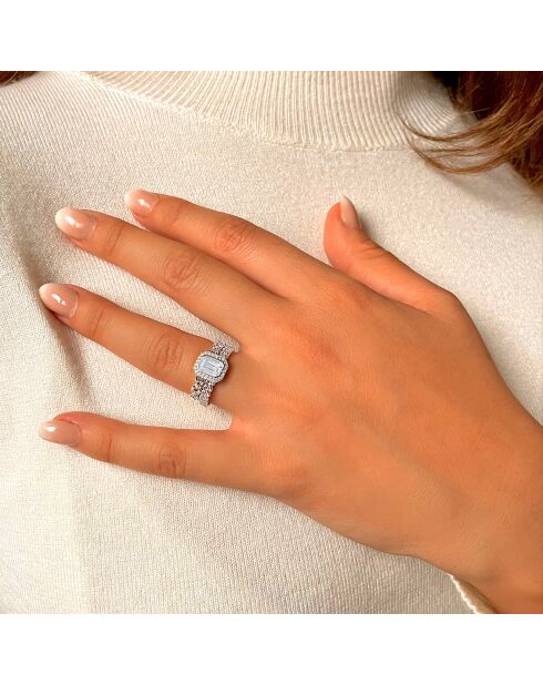 Zilveren en witte zirkoniumoxide-ring