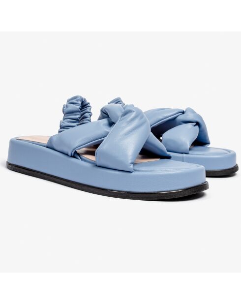 Sandalias de cuero azul pálido para lugares de natación