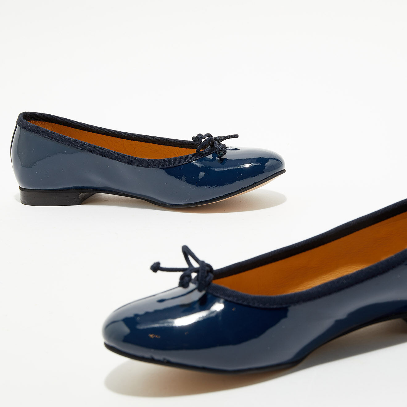 Ballerines en Cuir verni Jeanne bleu marine Vente privee Quartier Latin BazarChic