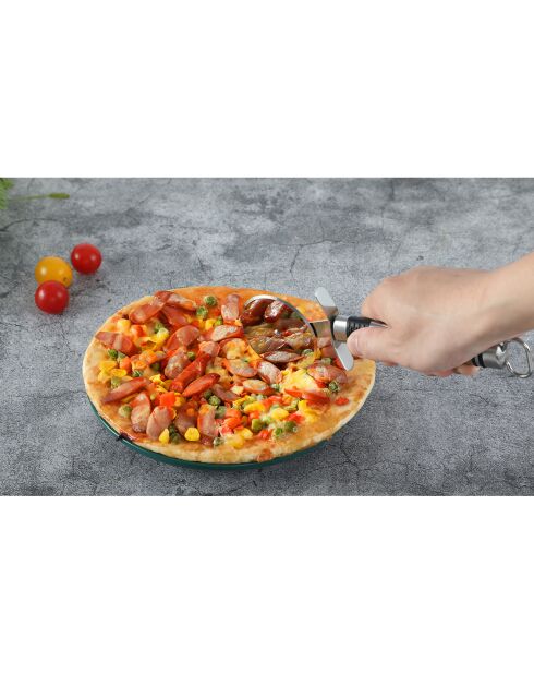 Roulette à pizza grise