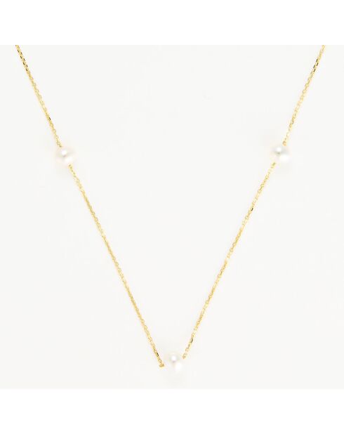 Delicata collana in oro giallo con perle