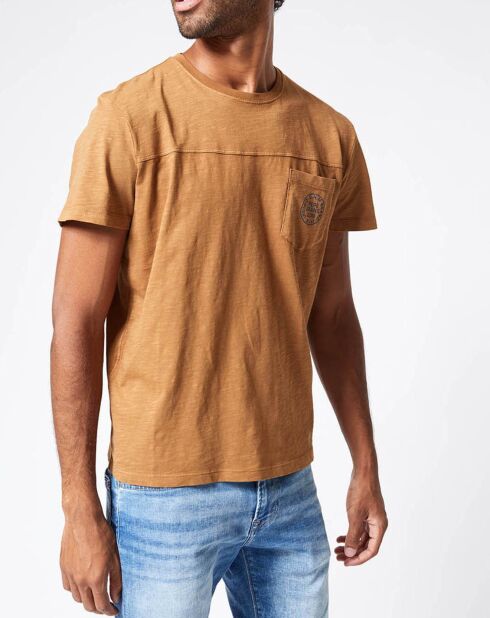 Camelfarbenes T-Shirt mit Tasche