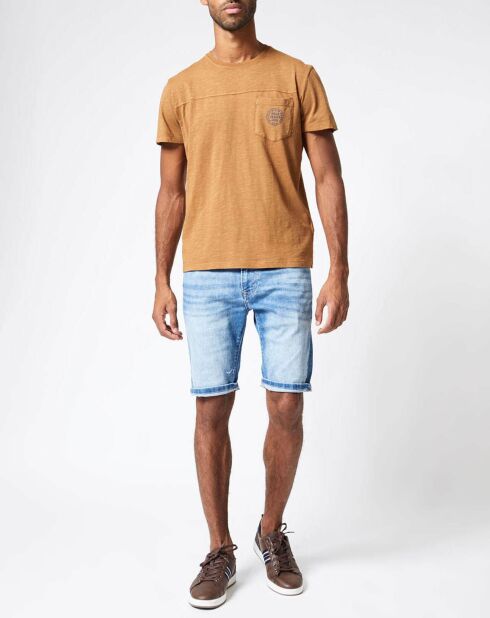 Camelfarbenes T-Shirt mit Tasche