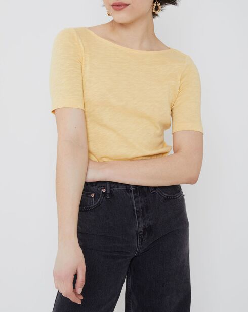 Gelbes T-Shirt mit U-Boot-Ausschnitt