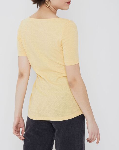 Gelbes T-Shirt mit U-Boot-Ausschnitt
