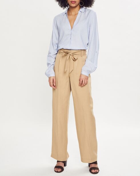 Beigefarbene Leinenhose mit Gürtel und weitem Bein