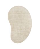 Tapis forme organique Nate Viscose beige - 180x270 cm