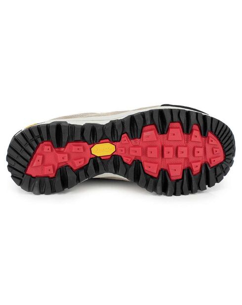 Ravenblauwe jeans/zwarte leren sneakers