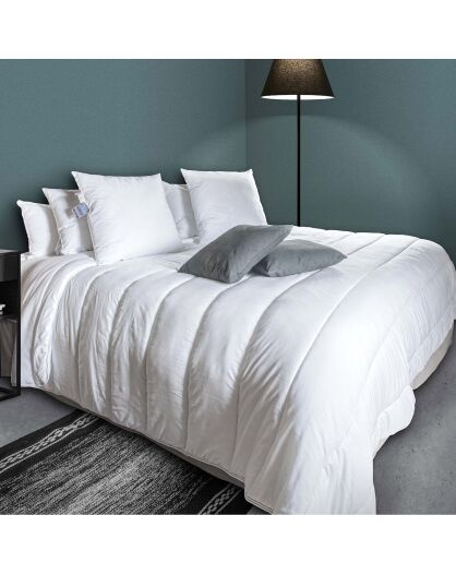 Couette temperée anti punaises de lit blanche - 140x200 cm
