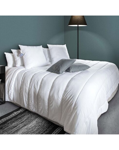 Couette temperée anti punaises de lit blanche