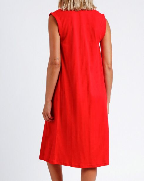 Langes rotes, geripptes Strandkleid