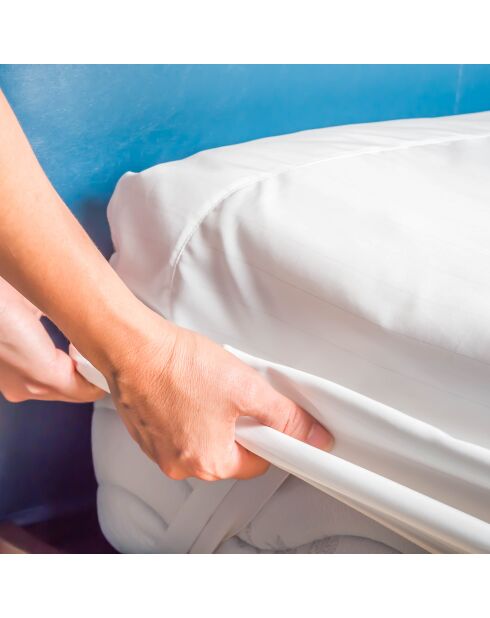Protège-matelas en coton flanelle blanc