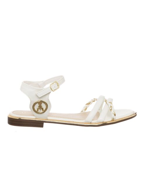Witte sandalen van Nobu