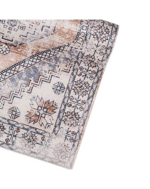 Mehrfarbiger Zimmerteppich