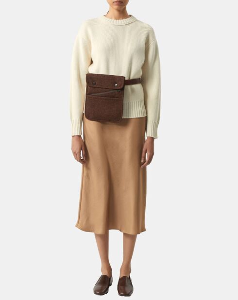 Beige satijnen rok met koorts