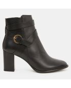 Lederstiefel mit schwarzem Riemendetail - 8 cm Absatz