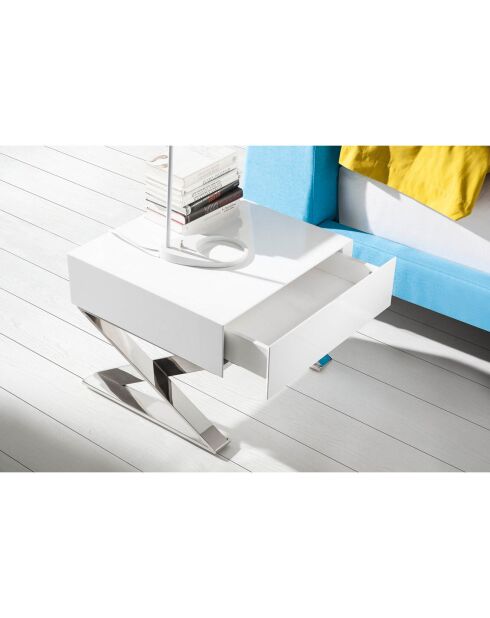 Lackierter Nachttisch auf weiß/silbernen Kreuzbeinen - 50x48x38 cm