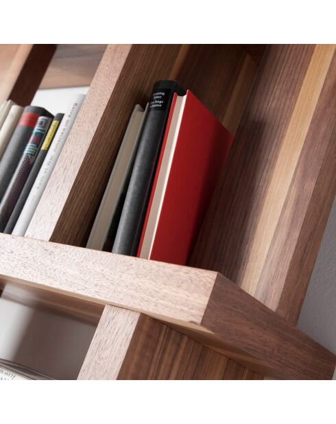 Destrukturiertes Bücherregal aus nussfurniertem Holz - 120x23x195 cm