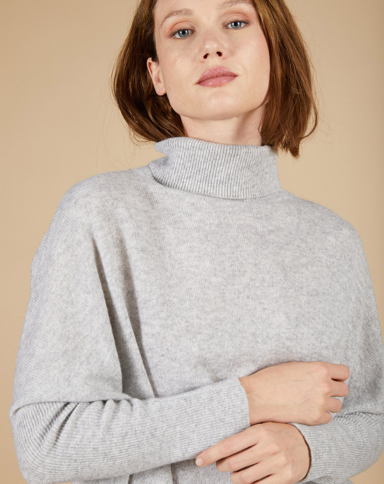Pull poncho femme gris beige pailleté en laine et cachemire main image 1
