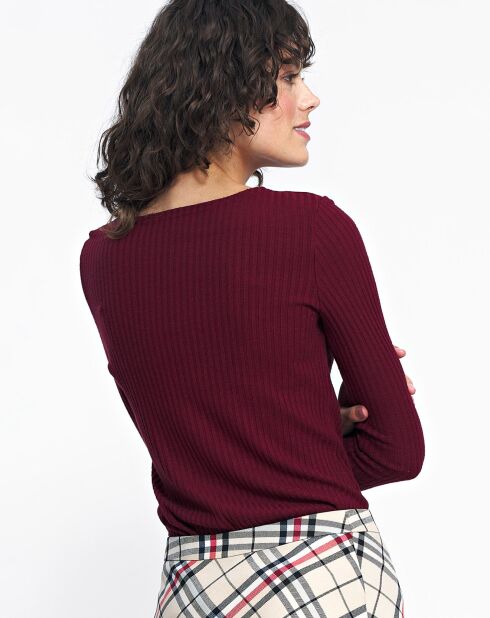 Bordeauxrood T-shirt in Bangkok