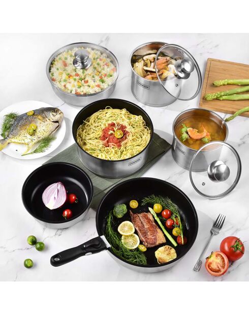Batterie de cuisine grise