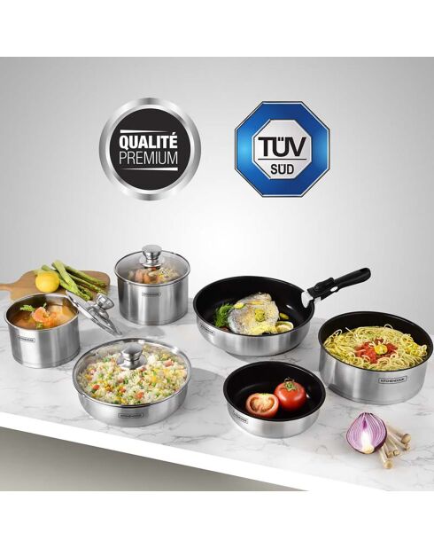 Batterie de cuisine grise