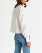 Weißes Batista-Hemd