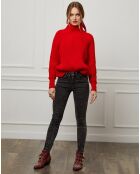 Roter Babypullover aus 100% Wolle